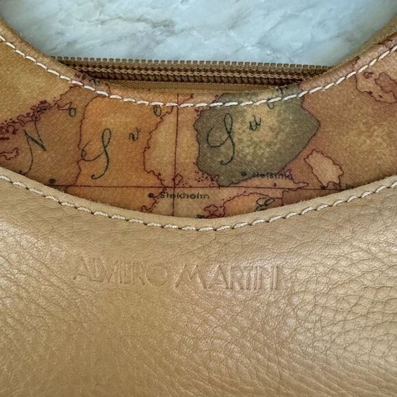 Alviero Martini tan leather shoulder bag made in Italy - Picture 5 of 9